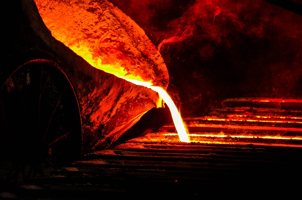 Molten aluminum casting for the molten aluminum industry